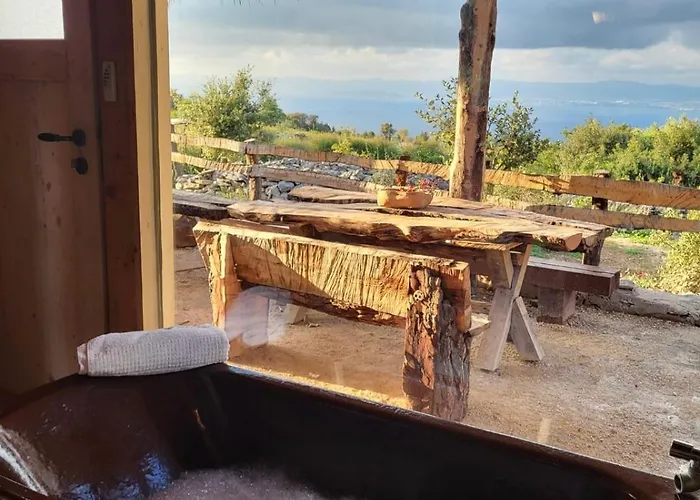 בית נופש Miki's Little House