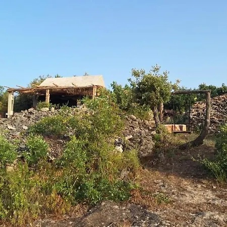 Semesterbostad Miki's Little House Supetar